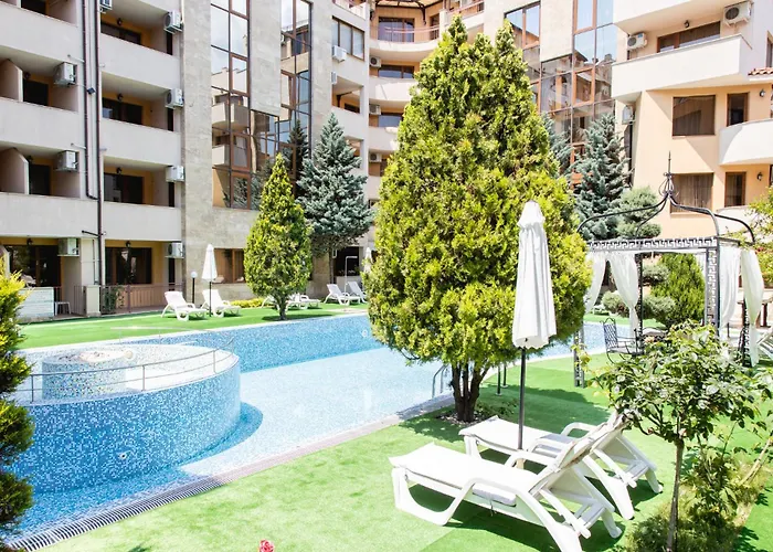 In The Center Of Sunny By Flat Mаnаger * Sluneční pobřeží