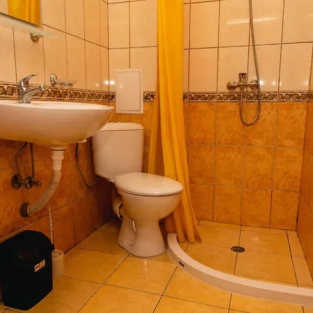 In The Center Of Sunny By Flat Mаnаger סאני ביץ'