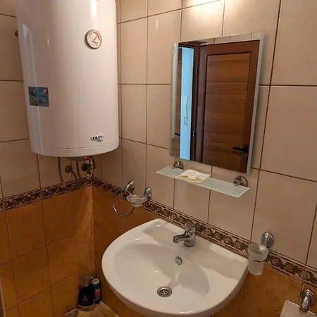 In The Center Of Sunny By Flat Mаnаger * סאני ביץ'