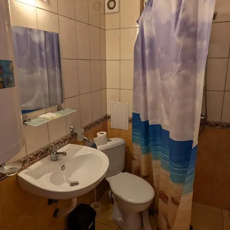 In The Center Of Sunny By Flat Mаnаger סאני ביץ'