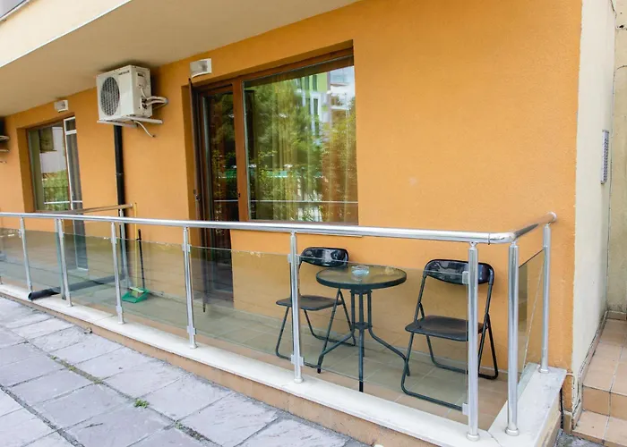 In The Center Of Sunny By Flat Mаnаger *