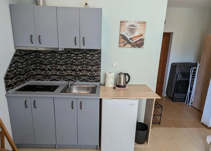 In The Center Of Sunny By Flat Mаnаger 써니비치